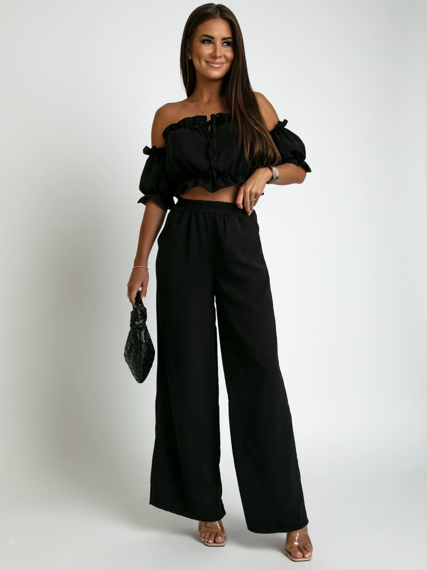650927790_18114298369647857_7015828566196698970_n (1) Elegancki Komplet Letni KEIRA Crop Top Hiszpanka & Spodnie Wide Leg – Czarny - obrazek 1